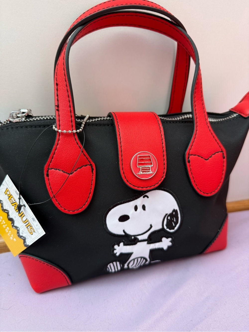 Snoopy Danielle Nicole Crossbody Bag - Picture 2 of 4